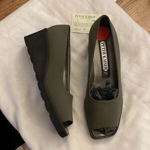 PETER KAISER OLIVE GREEN AND BLACK WEDGE OPEN TOE SHOES.  NEW